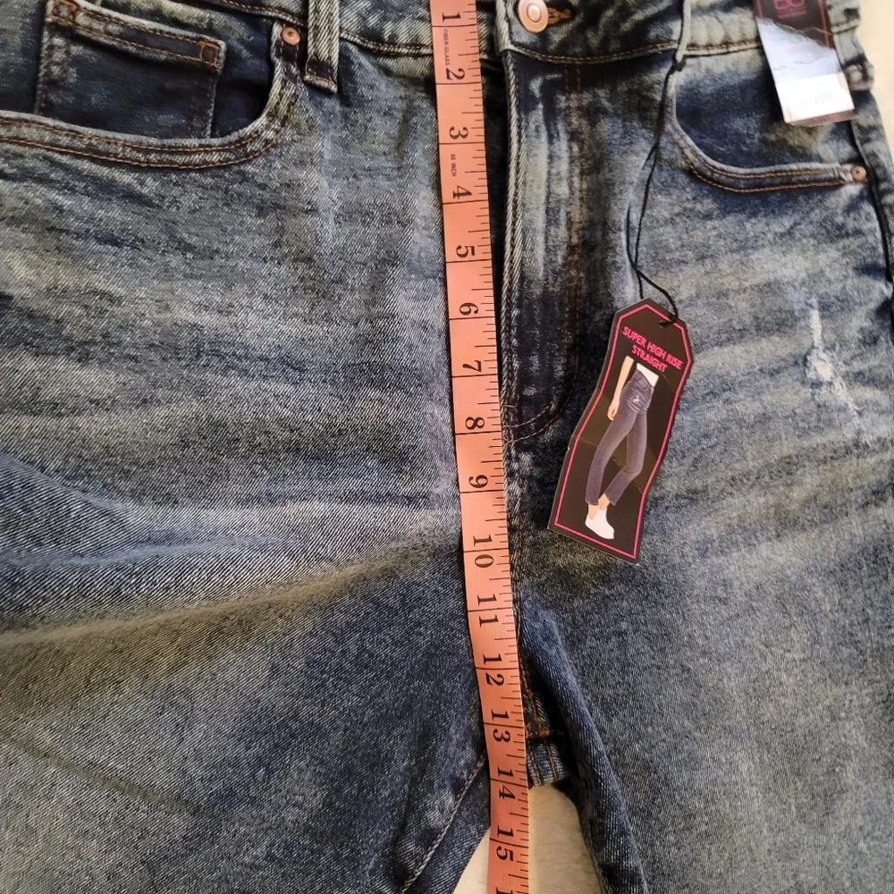 NWT Super High Rise Straight Curvy fit Jeans‎